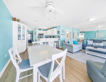 BeachFront~Small Complex~Pool + Hot Tub~Grill Area~1BR+Bunks Latitude 29 #13 3