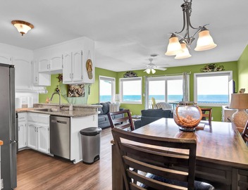 Beachfront Sunny Condo, Stunning Ocean Views, Steps to Beach close to Boardwalk! 4