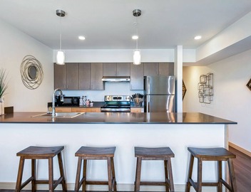 Beacon Ave S 1BR - Balcony + City Views - Link Rail - Monthly Stays 5