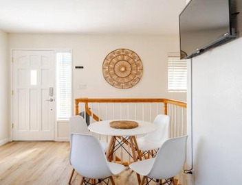 Beacons Beach Cottage 2