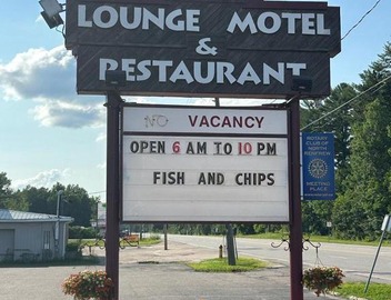 Bear's den Lounge and Motel 2