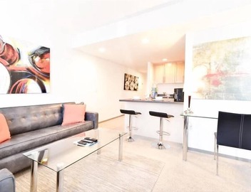 Beautiful 1BR | Desk & WiFi | Full Kitchen | Washer/Dryer | Cambridge 3