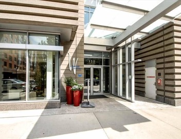 Beautiful 1BR | Desk & WiFi | Full Kitchen | Washer/Dryer | Cambridge 2