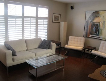 Beautiful 2 bedroom home - includes laundry and parking 2