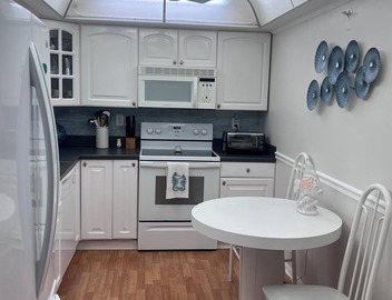 Beautiful 2 bedroom Condo 1/2 mile from Clearwater beach 4