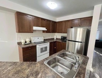 Beautiful 3 bedroom & 3-bathroom vacation home near Toronto Pearson Airport 3