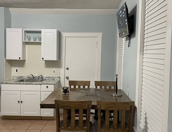 Beautiful 3 Bedroom located 10 minutes from Downtown 2