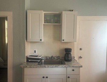 Beautiful 3 Bedroom located 10 minutes from Downtown 4