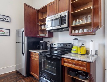 Beautiful 3bedroom house, walk to St. Charles Ave and G. District,. 3