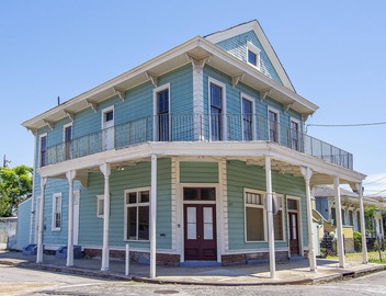 Beautiful 3bedroom house, walk to St. Charles Ave and G. District,. 4