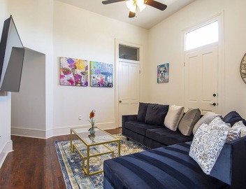 Beautiful 3bedroom house, walk to St. Charles Ave and G. District,. 5