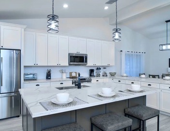 Beautiful 5-bdrm Vacation Home W/heated Pool ! 2