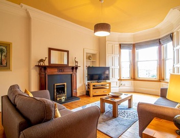 Beautiful and Bright Georgian Style Morningside Apartment - Pass the Keys 5