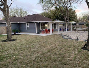 Beautiful and cozy home, only 2 miles to downtown, and 22 min to COTA 4
