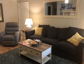 Beautiful and cozy home, only 2 miles to downtown, and 22 min to COTA 5