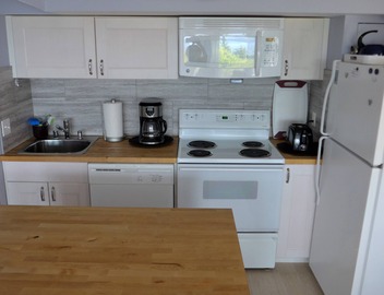 Beautiful Apartment with Stunning Ocean and Mountain Views 4