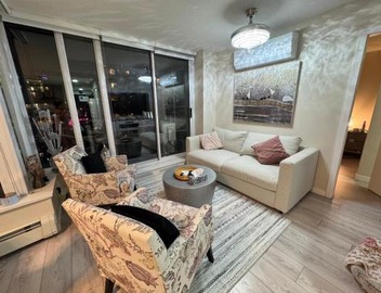 Beautiful Bright with water view AC DT 2BR 2BTh 3BD sleeps 6 guests 5