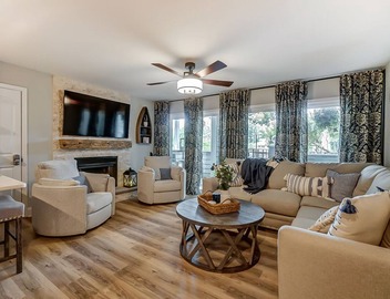 Beautiful Lake Norman waterfront location! Comfy and stylish beds & furnishings 2