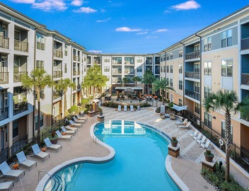 Beautiful Luxury Condo IN Downtown Orlando 3