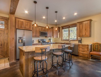 Beautiful Modern Rustic Lodge on the Blue River 2
