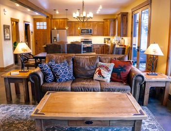 Beautiful Modern Rustic Lodge on the Blue River 3