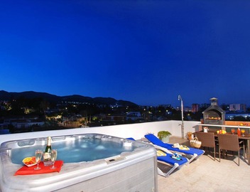 Beautiful Penthouse Benalmadena, Jacuzzi, 4 pers, A/C, Pool,terrace 2