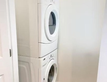 Beautiful place with Kitchen, Washing Machine, Internet near UBC, beach and DT 3
