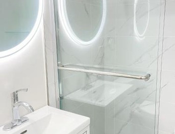 Beautiful place with Kitchen, Washing Machine, Internet near UBC, beach and DT 4