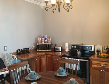 Beautiful pool, hot tub (new spring 2022!) quiet, close to beach! 4