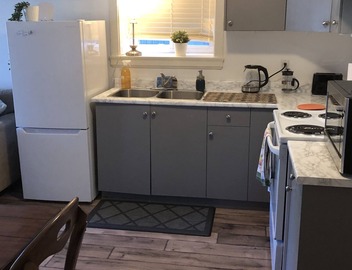 Beautiful Private 1 Bed Suite sleeps 2 3