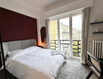 Beautiful renovated studio carré d'or 4