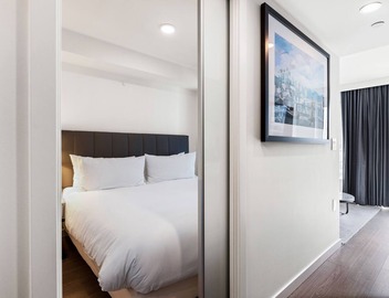Beautifully Furnished, One Bedroom Apartment in Trendy Beach District 4
