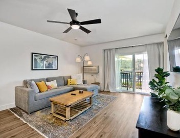 Beautifully Remodeled - Private Balcony - Pool View - BBQ Access - Gated Reserved Parking 2