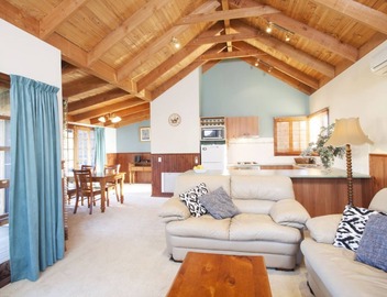 Beechworth Cedar Cottages 2