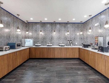 Best Western Plus Amarillo East Hotel 5