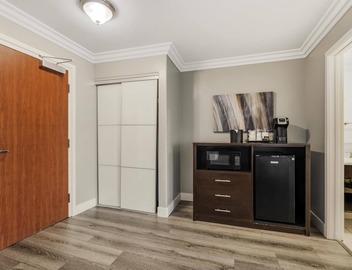 Best Western Plus LA Mid Town Hotel 2
