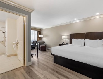 Best Western Plus LA Mid Town Hotel 4