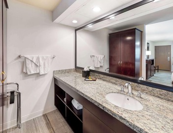 Best Western Plus Redondo Beach Inn 5