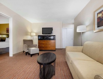 Best Western Royal Palace Inn & Suites 4