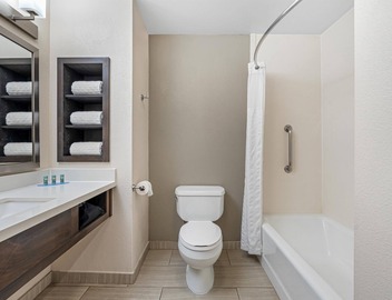 Best Western Valencia/Six Flags Inn & Suites 3