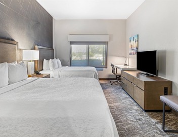 Best Western Valencia/Six Flags Inn & Suites 4