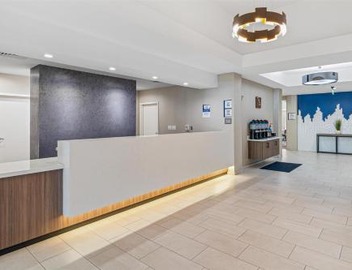 Best Western Valencia/Six Flags Inn & Suites 2