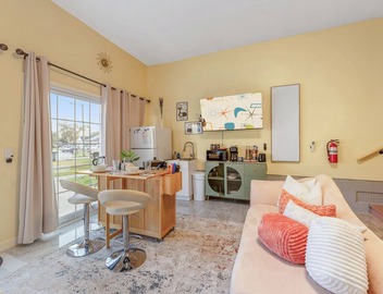 Between Downtown + Tybee - Cozy Vibes 4