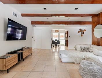 Beverly Hills Canyon Private Home w/Backyard- 10 mins from Rodeo Drive 5