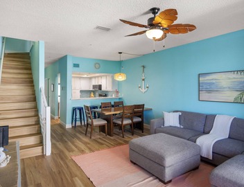 Big TH w Pool, Hot Tub & Short Walk to the Beach! 30+ Day Rental 4