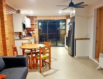 Bimble Beach Home by Ready Set Stay - Close to the beach, WiFi, full linen 4