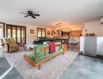 Blackwoods Old Country Home 5 Bedroom Home by RedAwning 3
