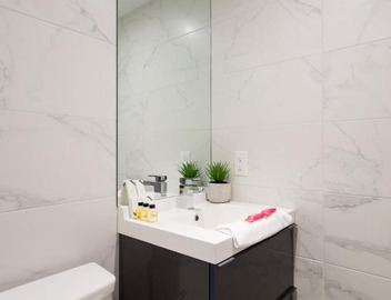Blue Oasis Studio with Full Kitchen and Bath by Den Stays 2