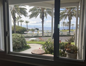Blue Tide Cottage: Ocean Views, Steps to the Beach, Dining, Shopping + More! 5