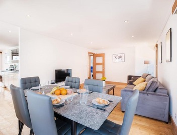 BnBNova - 2BR 2BA Penthouse with Terrace - Heart of Holborn 2
